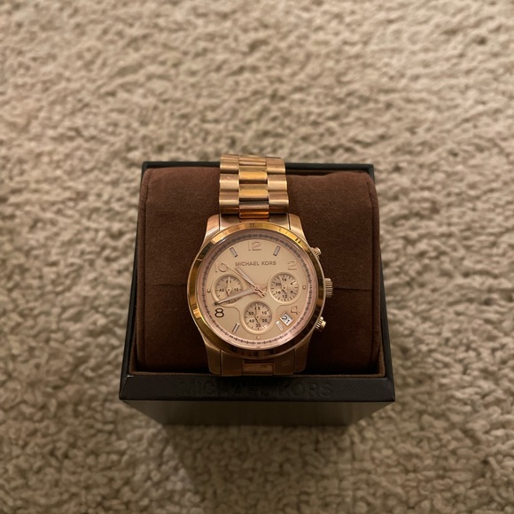 Michael Kors Runway Rose Gold Watch - Picture 3 of 6